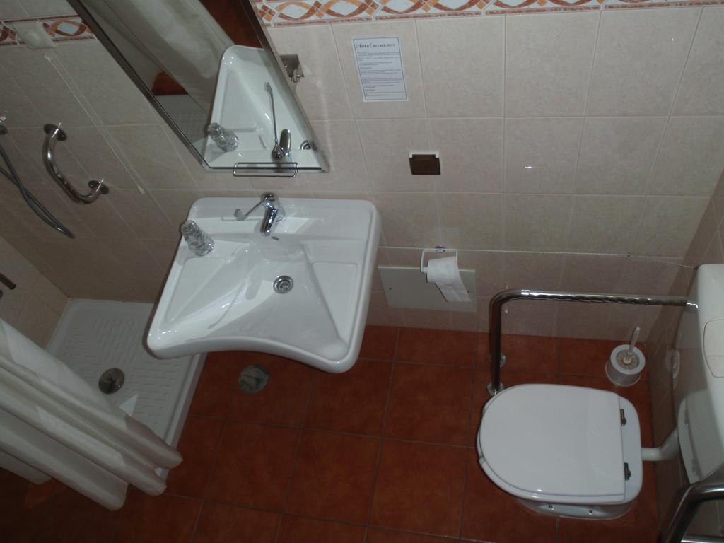 Hotel Romba Оурике Екстериор снимка