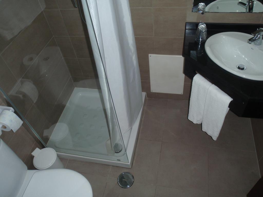 Hotel Romba Оурике Екстериор снимка